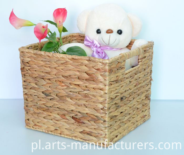 kosz z hiacyntu wodnego water hyacinth basket